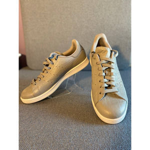 Adidas Stan Smith mens sneaker size 8.5, gray textured leather trainer tennis